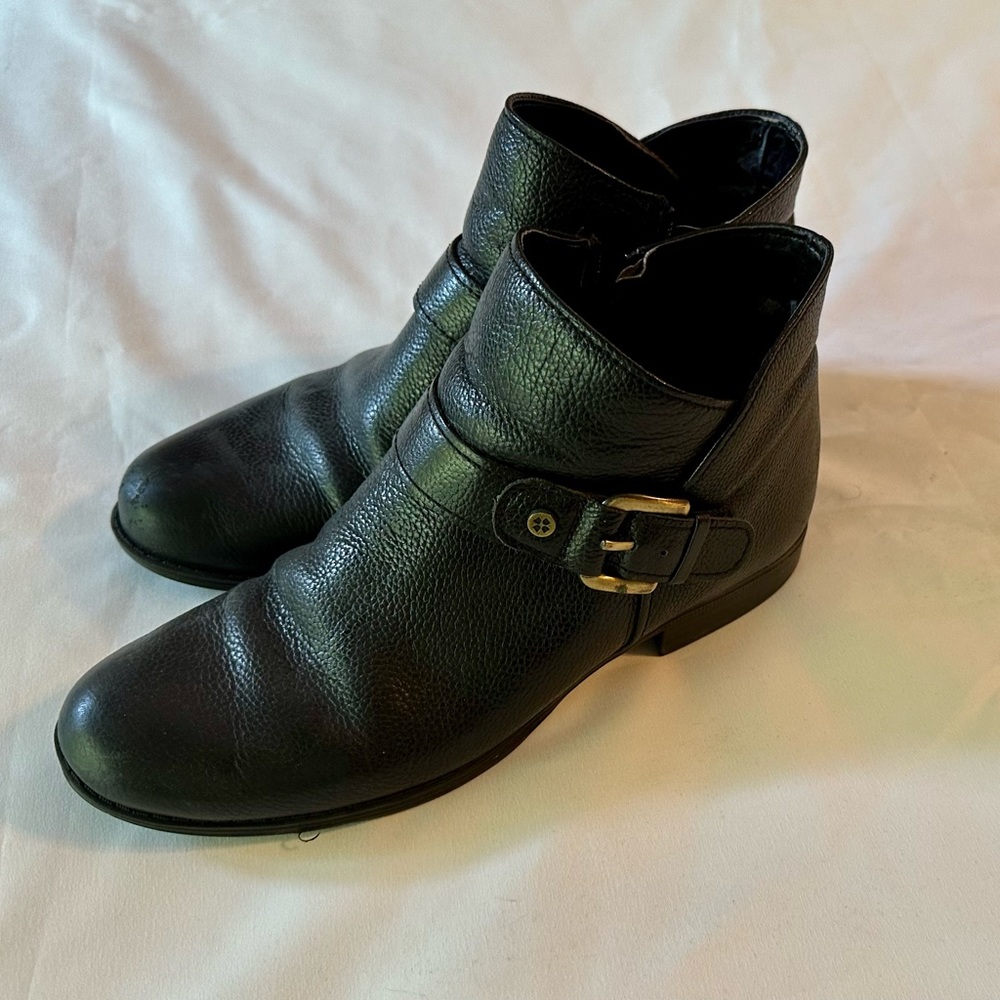 Women’s Naturalizer Jarrett low rise ankle boots. Black size 7